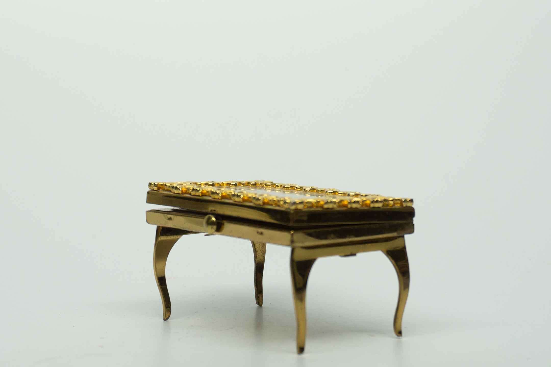 Wadsworth Table Compact