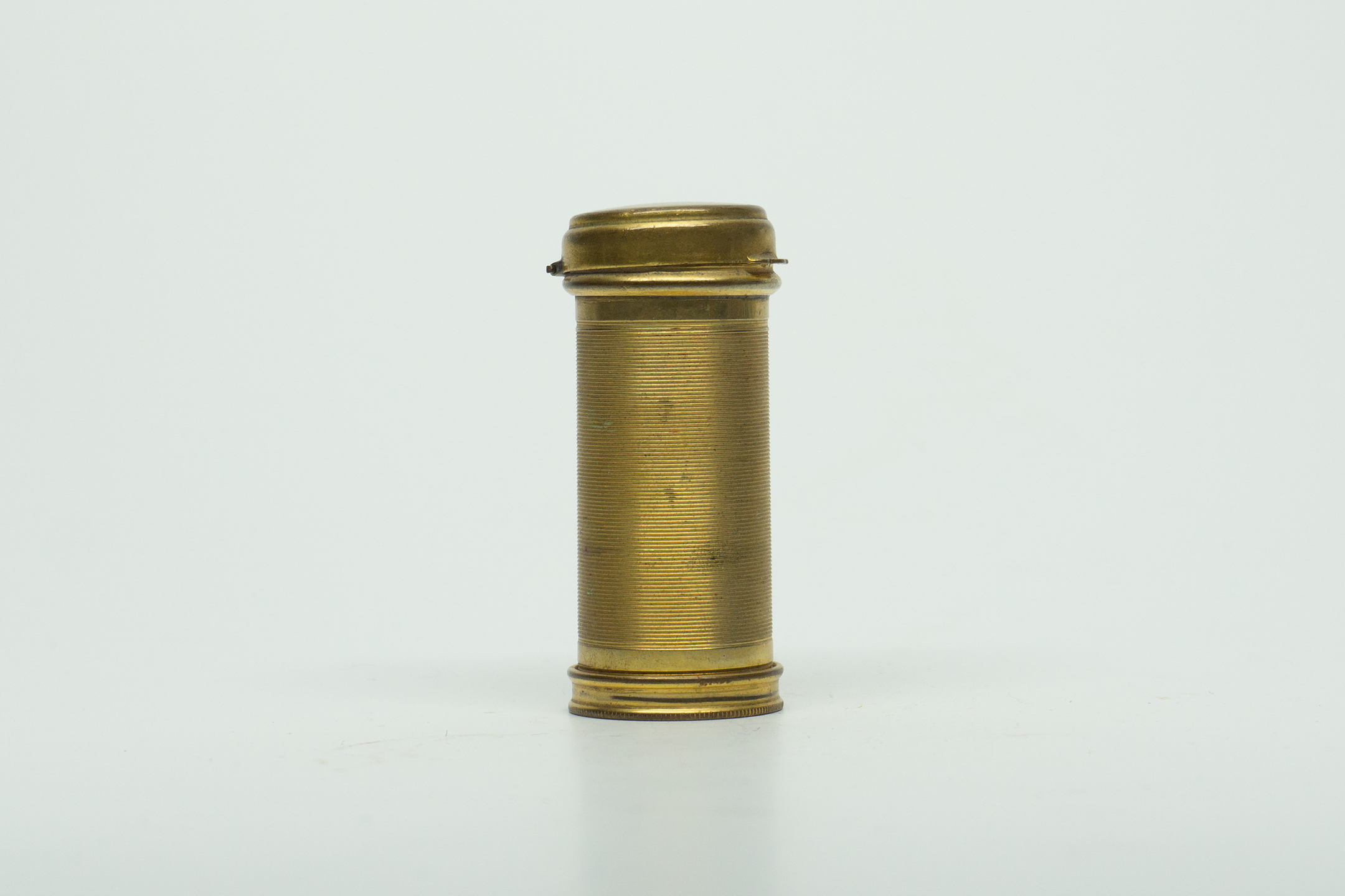 Le Pomponette Puff in Case with Mirror