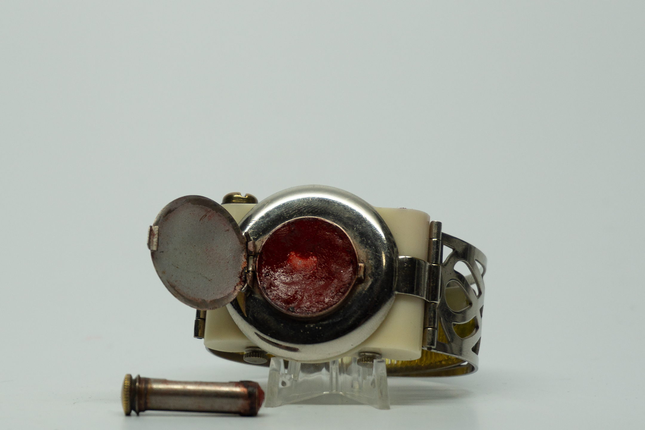 1920s Bakelite Bracelet Compact 