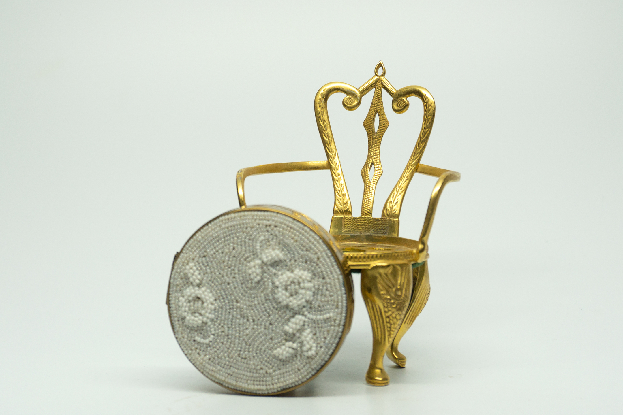 By Robert Chair Compact