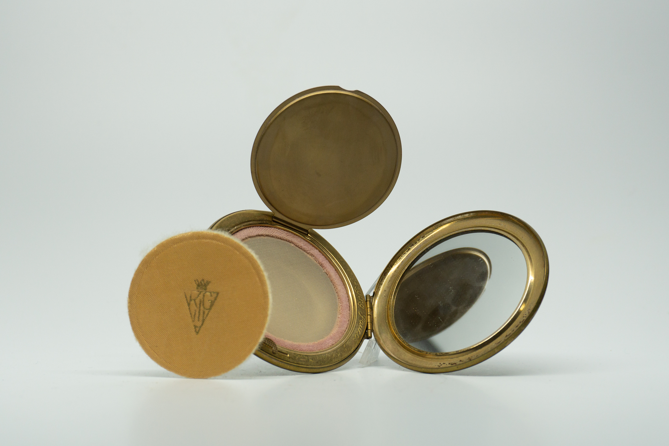 Kigu Flying Saucer Compact