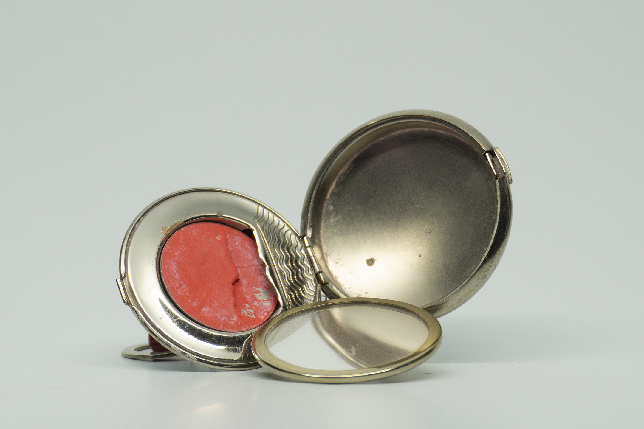 Richard Hudnut Deauville Compact