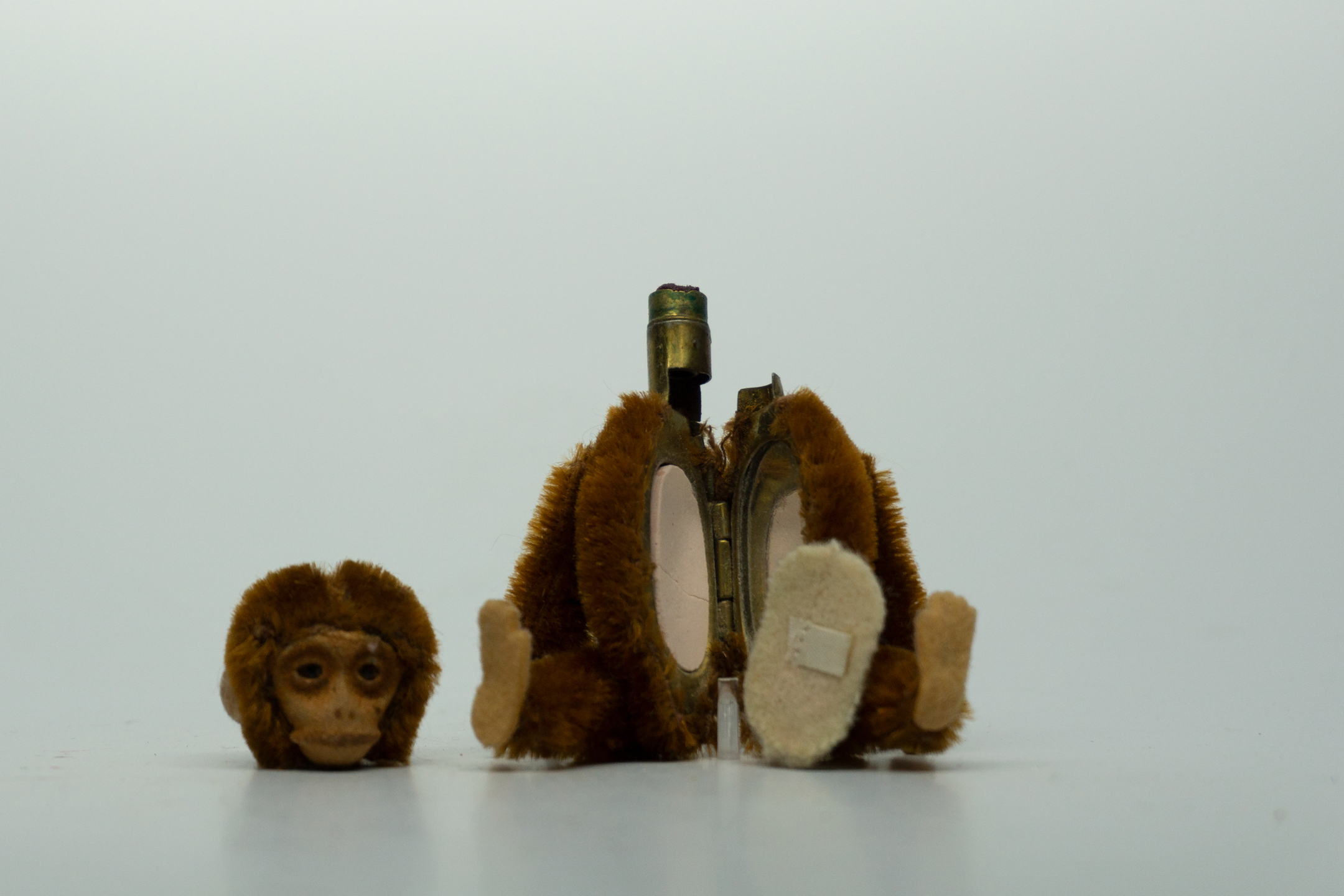 Schuco Dark-Brown Mohair Monkey Compact