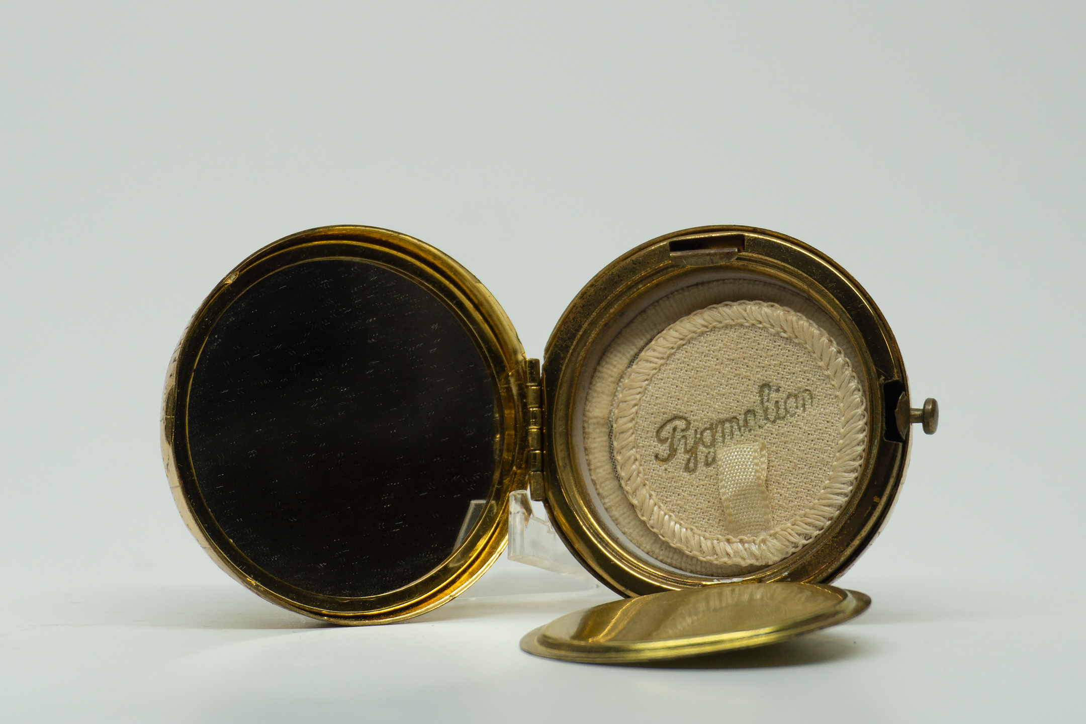 Pygmalion Globe Compact