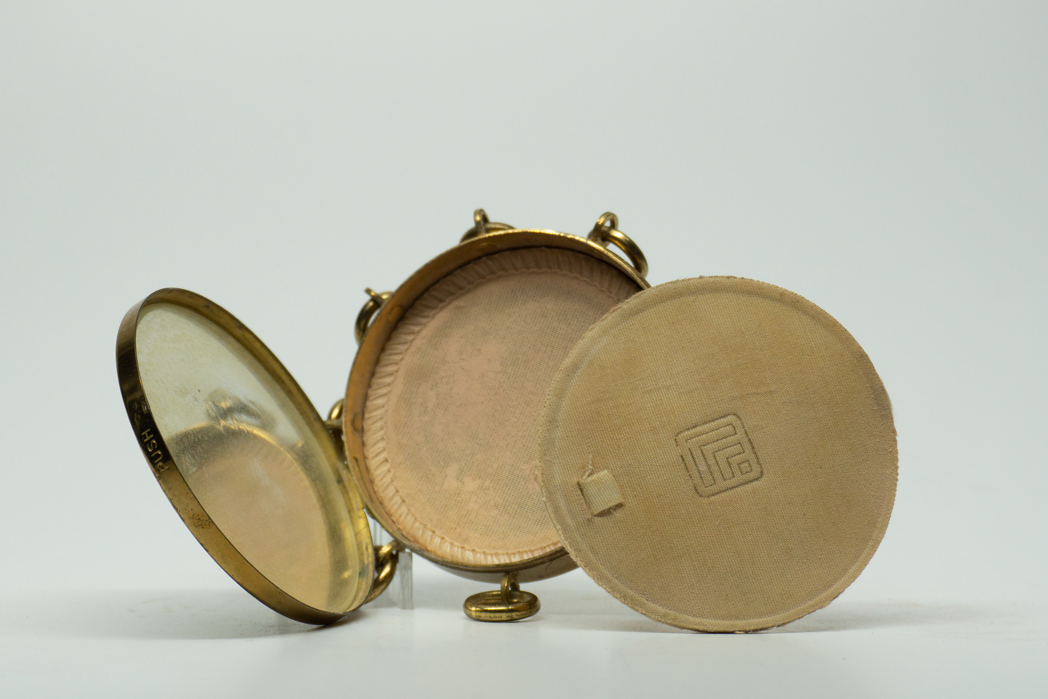 Lucien Lelong Jingling Tambourine Compact