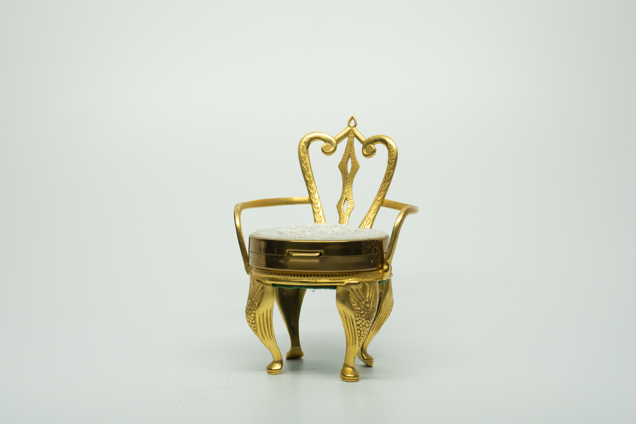 By Robert Chair Compact