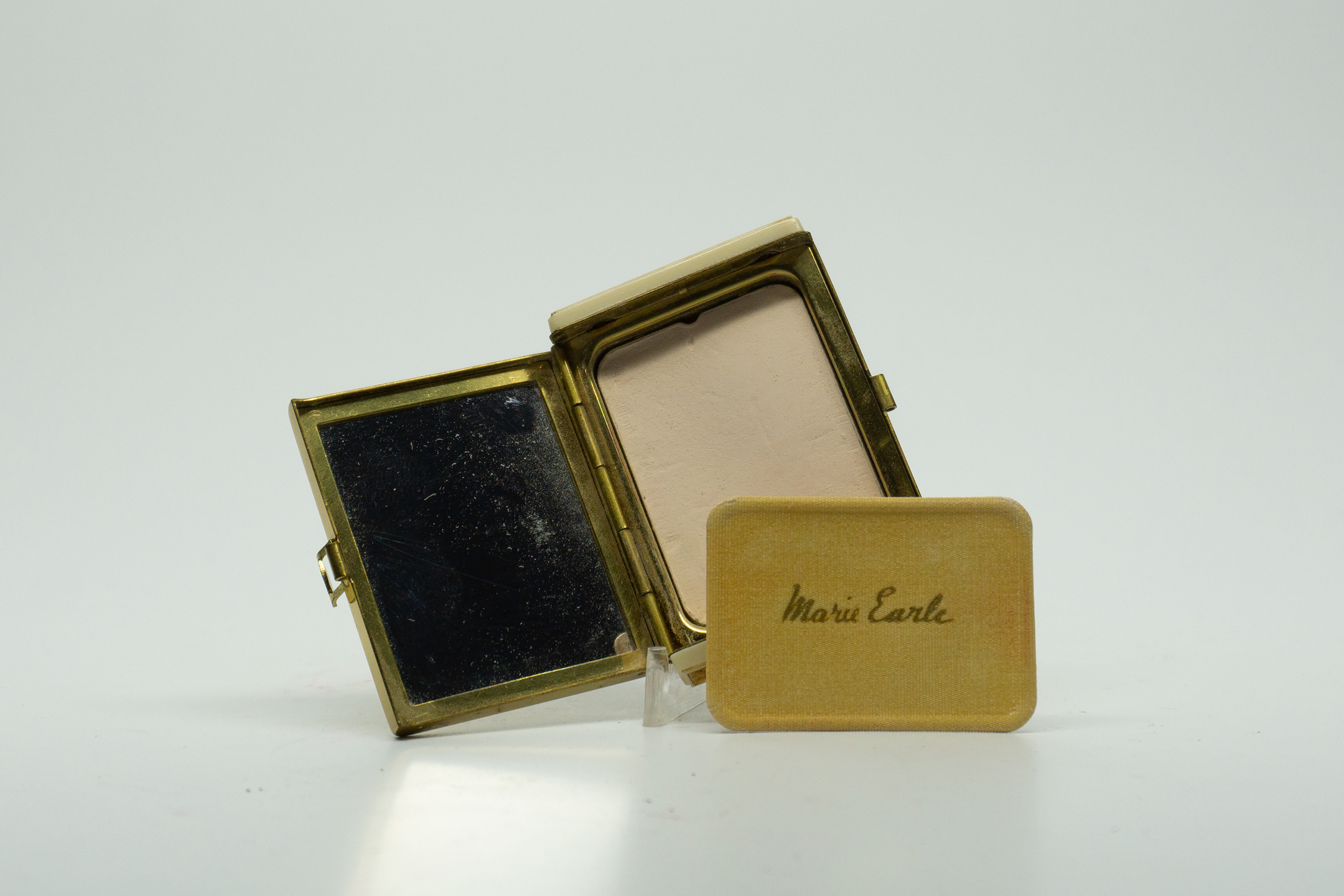Marie Earle Compact