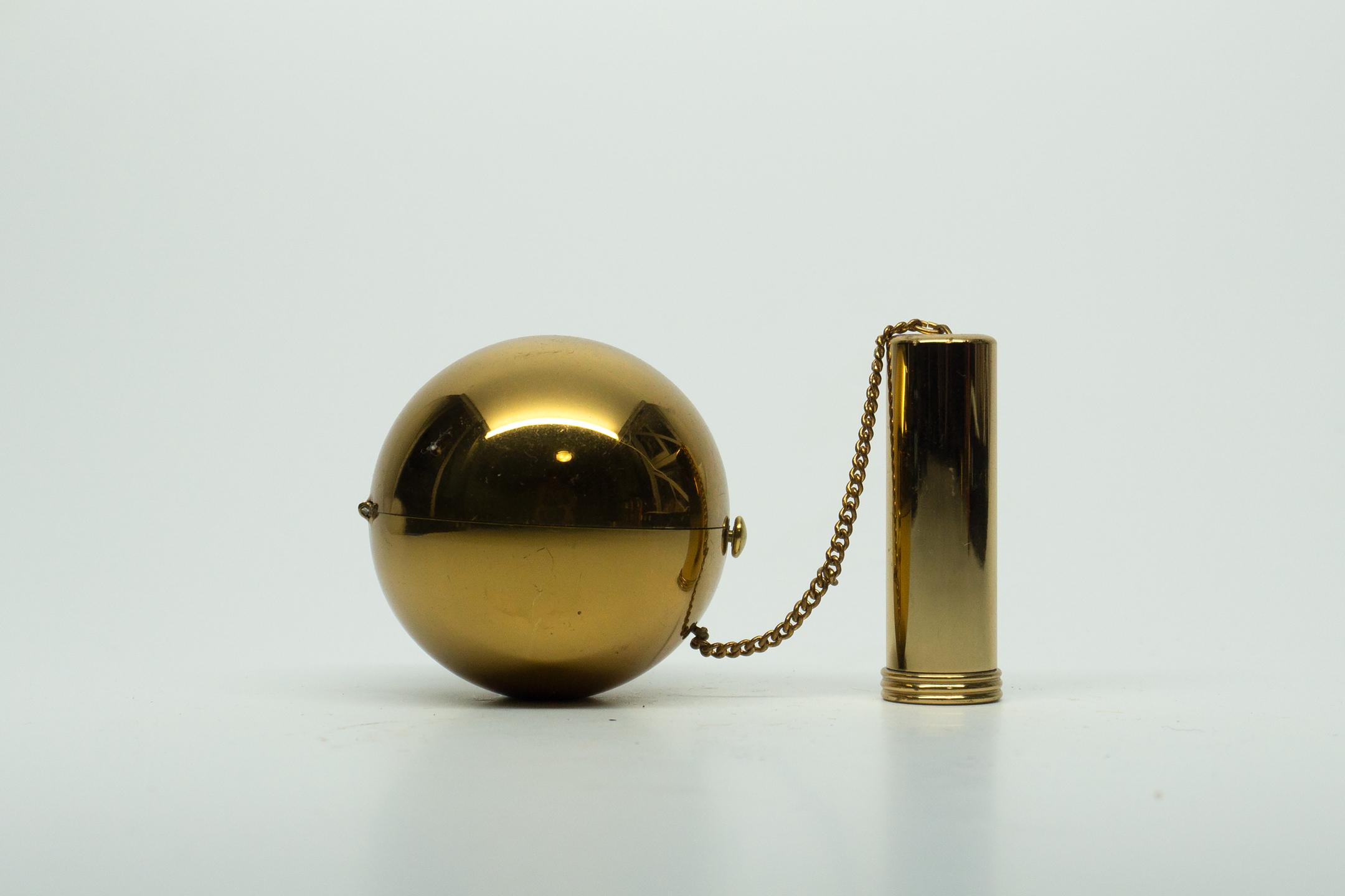 Wadsworth Ball and Chain Compact
