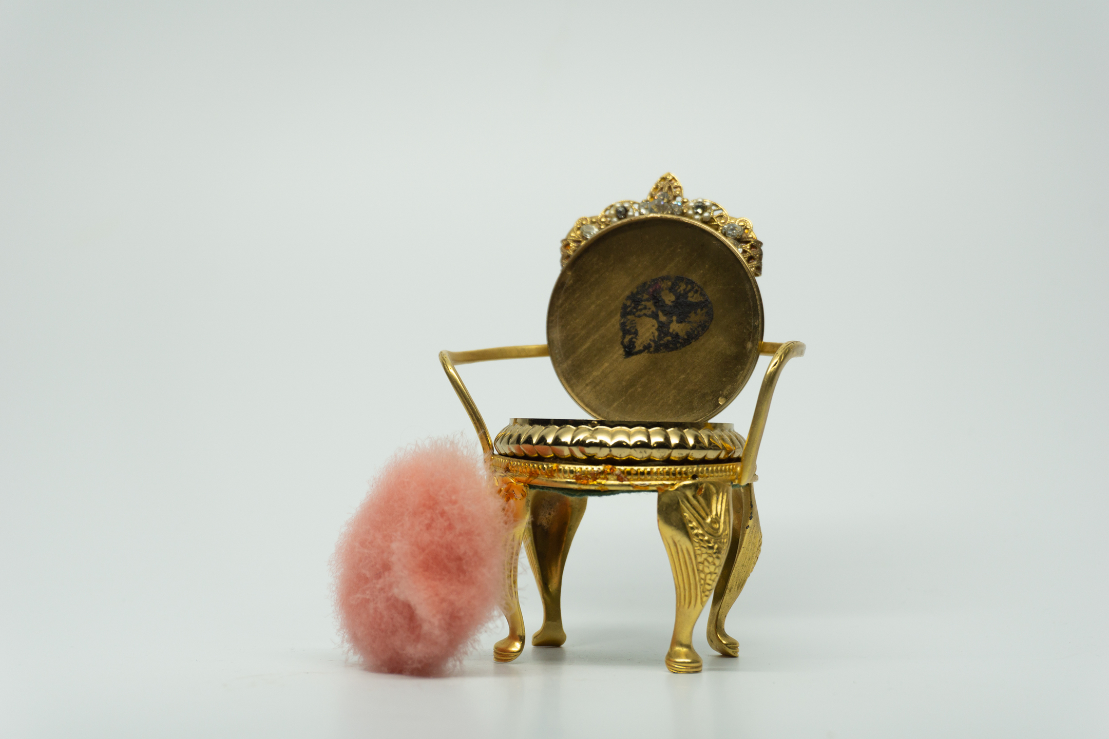 By Robert Chair Compact