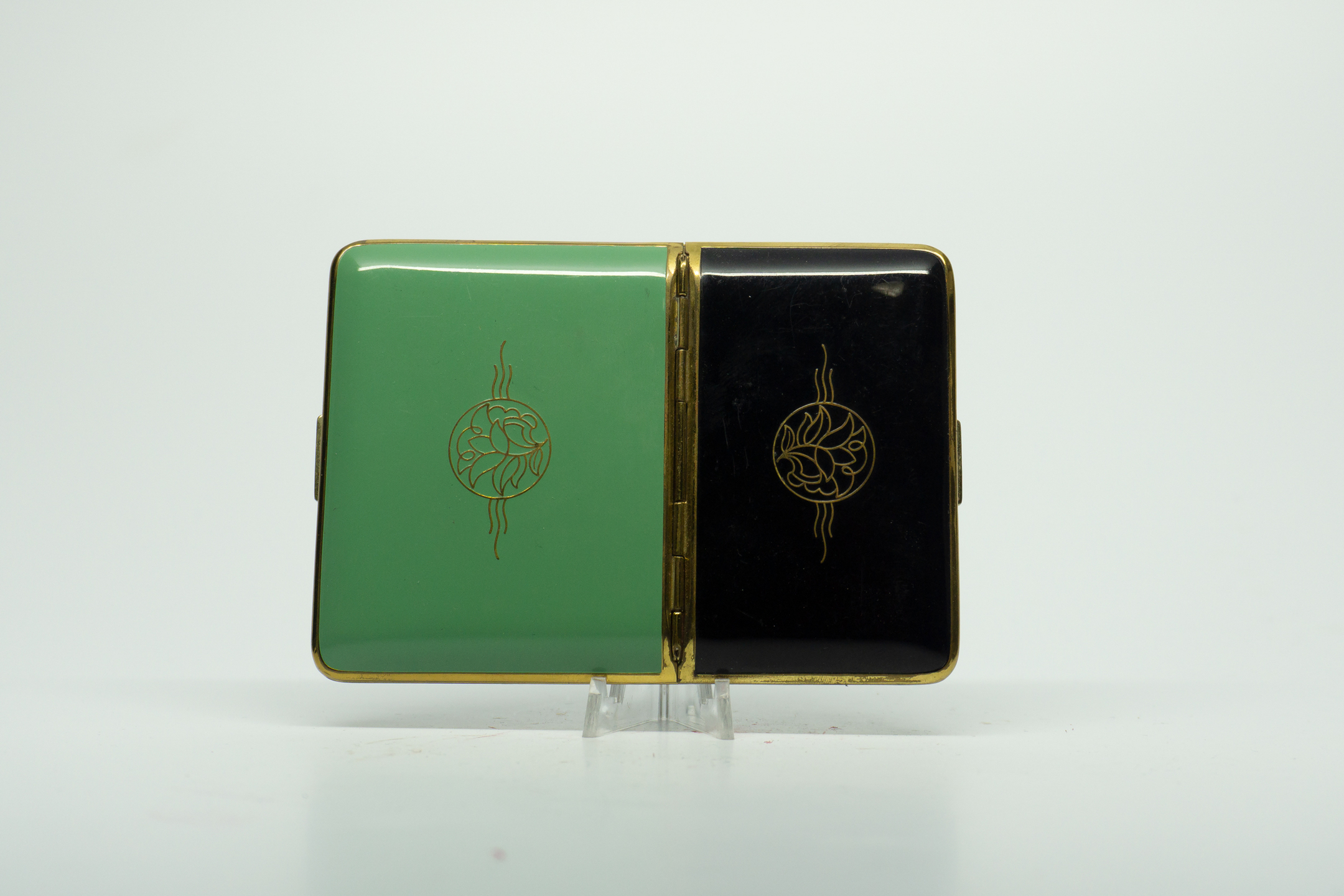 Richard Hudnut Double Compact with Bill Holder