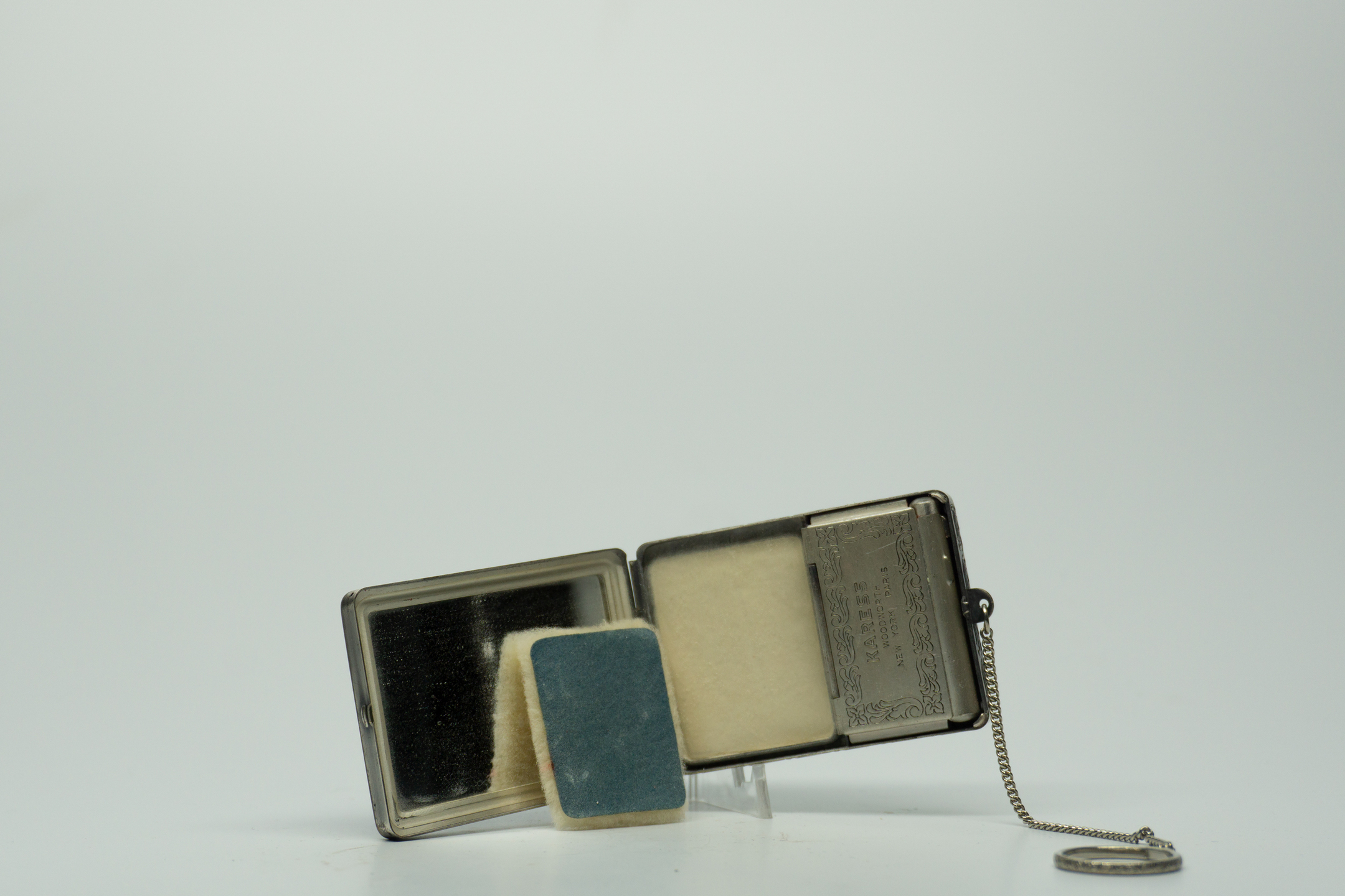 Karess Dazzling Dancers Compact