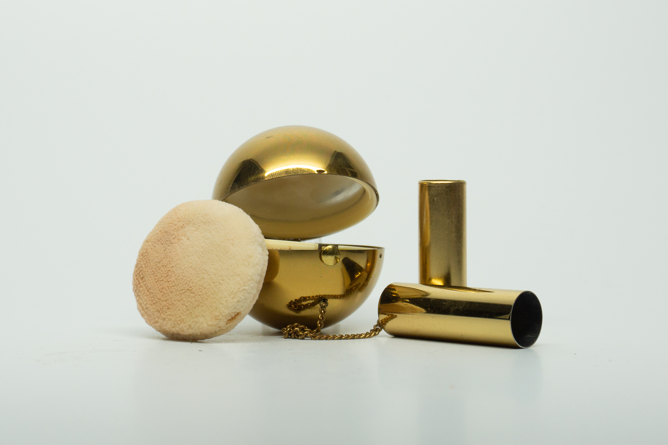 Wadsworth Ball and Chain Compact