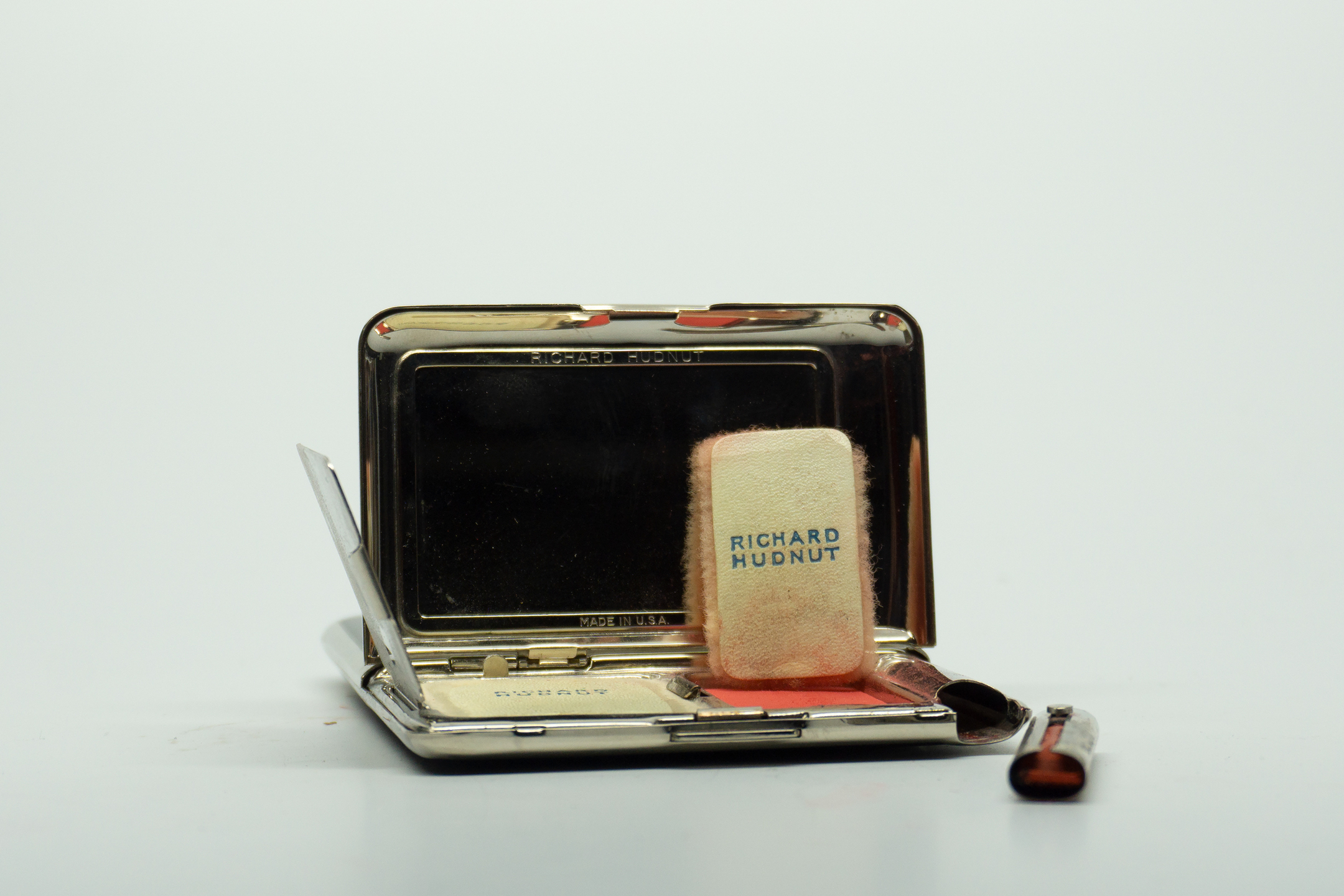 Richard Hudnut Double Compact with Bill Holder