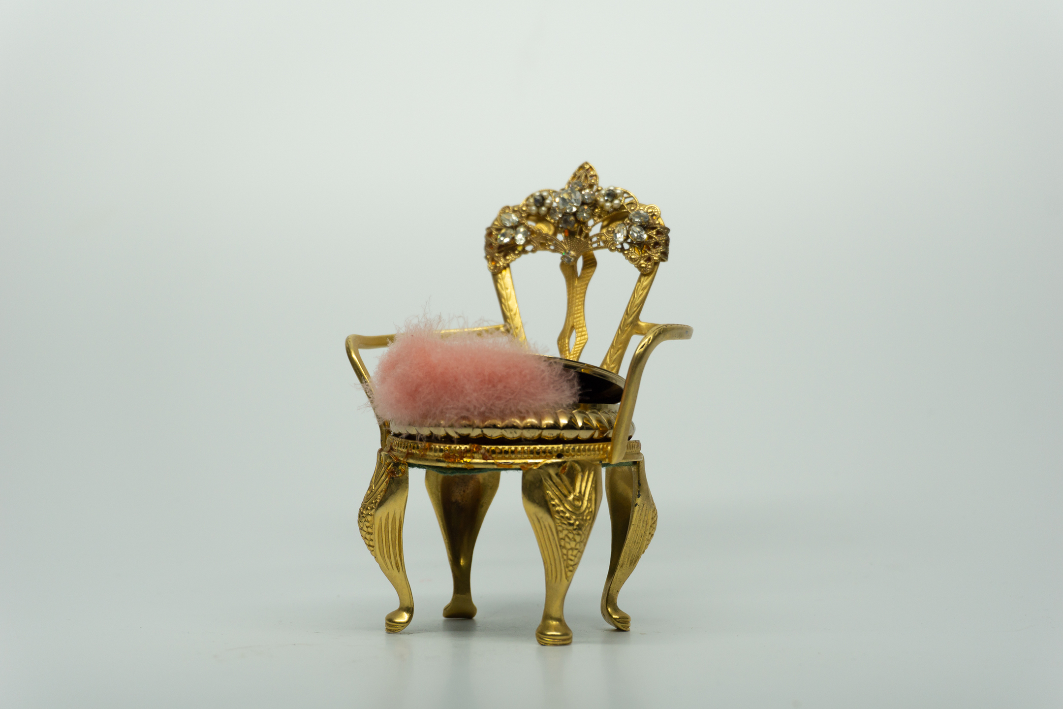 By Robert Chair Compact